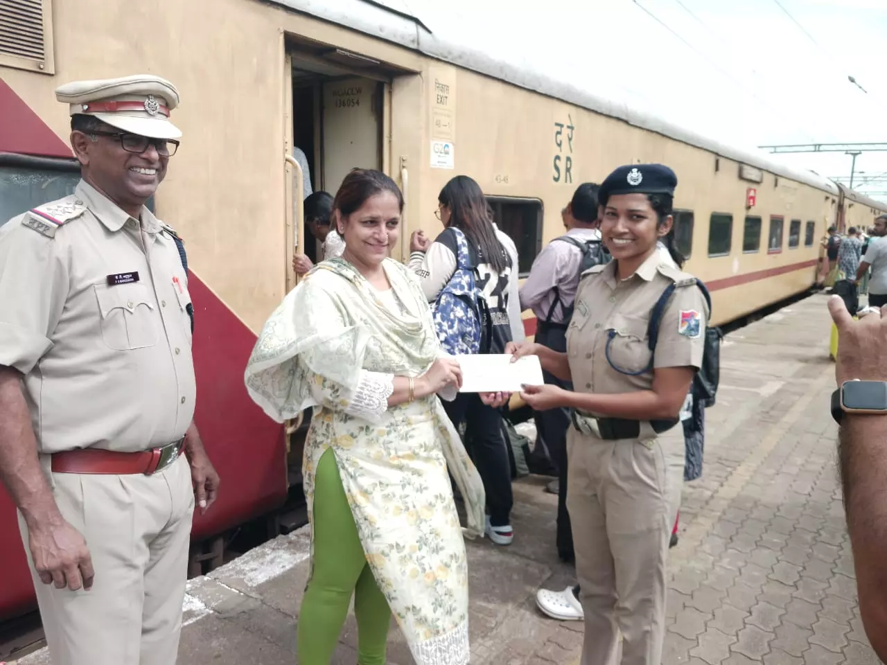 RPF Constable Saves Passenger from Falling Under Moving Train in Udupi