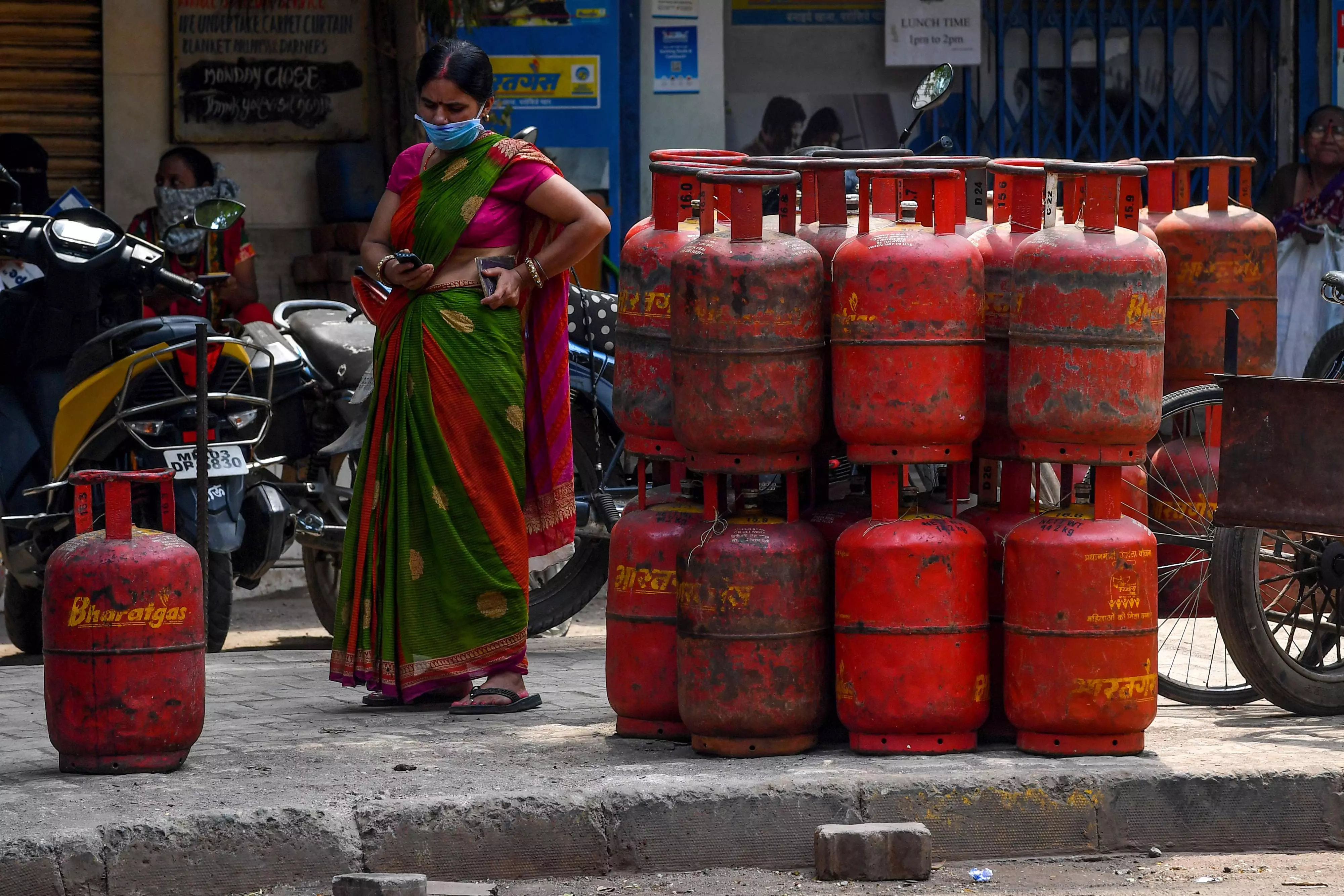 Commercial LPG prices up by Rs 48.5 per cylinder