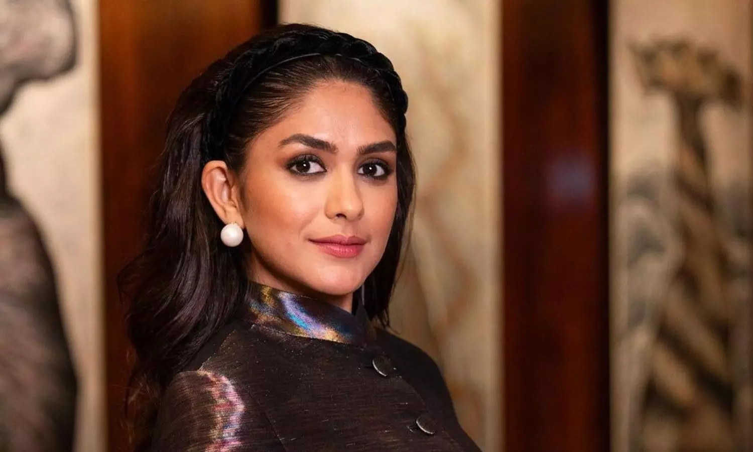 Mrunal Thakur pockets hefty sum for shop openings?