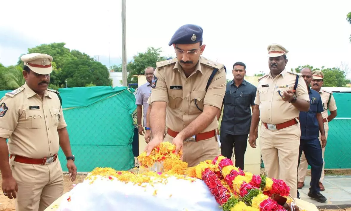 Bapatla Police Pay Tributes to Tracker Dog Foxy