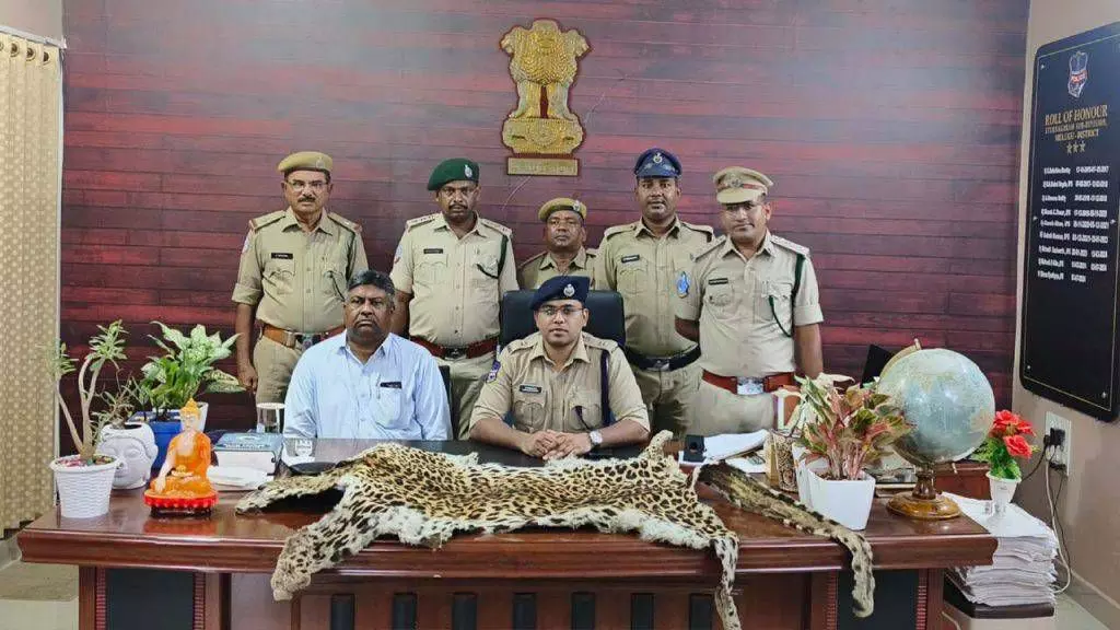 Police nab man for shipping leopard skin in Mulugu