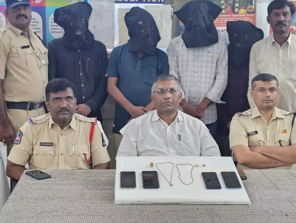 Kacheguda Railway Police Arrest Gang for Drugging and Robbing Passenger on Train