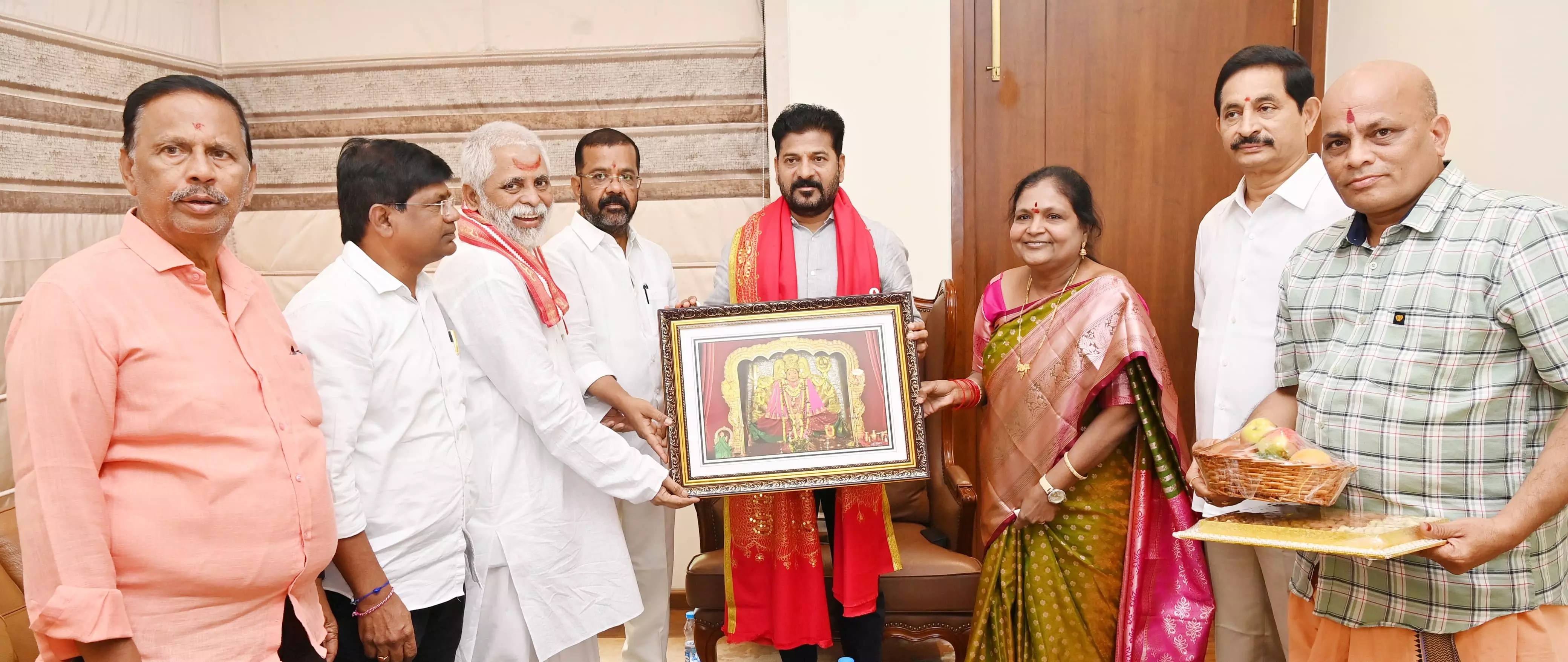 Warangal Sri Bhadrakali Temple Committee invites CM for Dasara celebrations