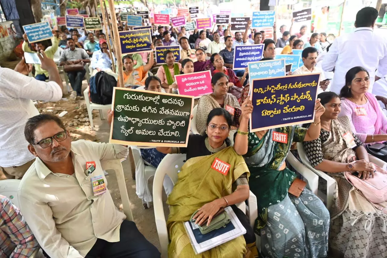 Hyderabad: Hundreds of teachers protest on lack of facilities