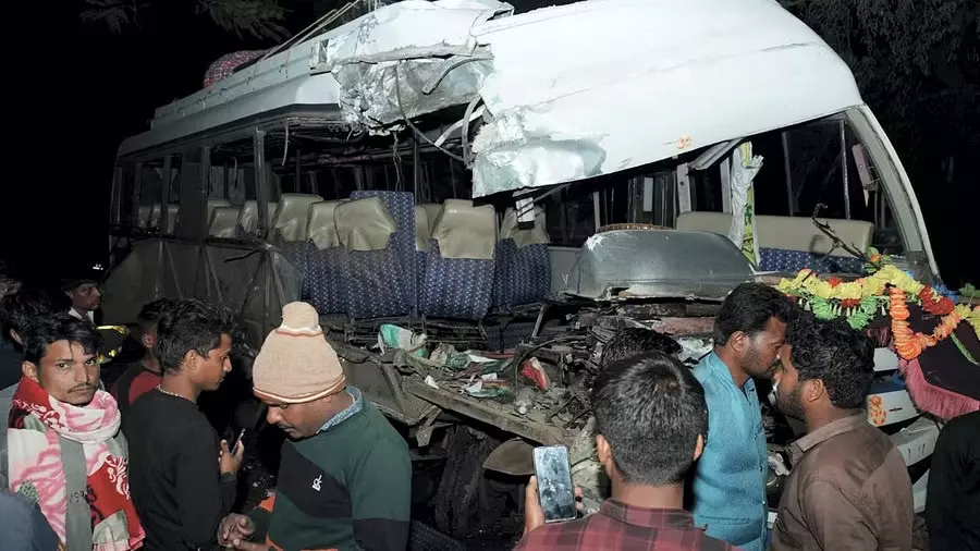 6 killed, nearly 20 injured in bus-truck collision in MPs Maihar district