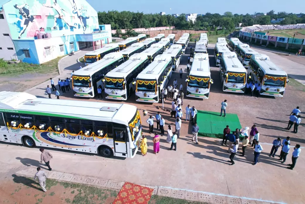 Notification to fill 3000 jobs in TGSRTC: Ponnam