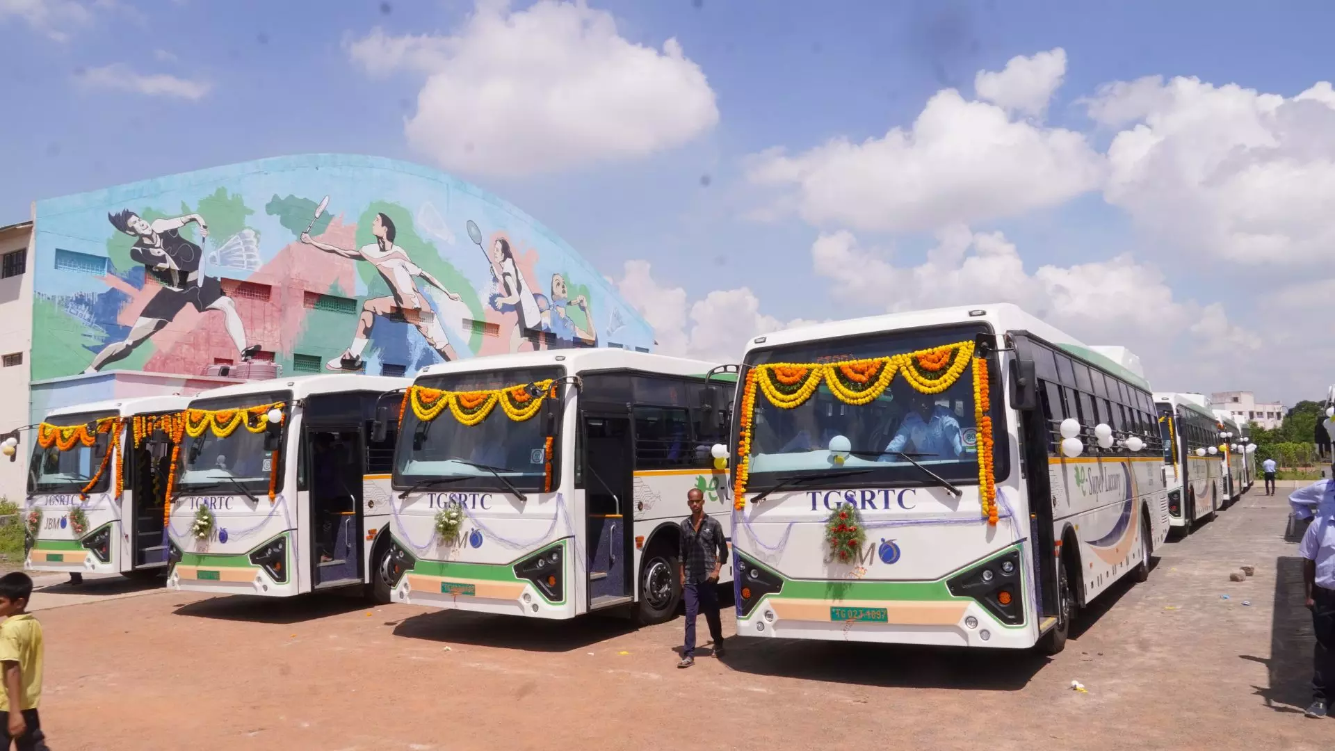 Telangana Govt plans to roll out 500 electric buses in state