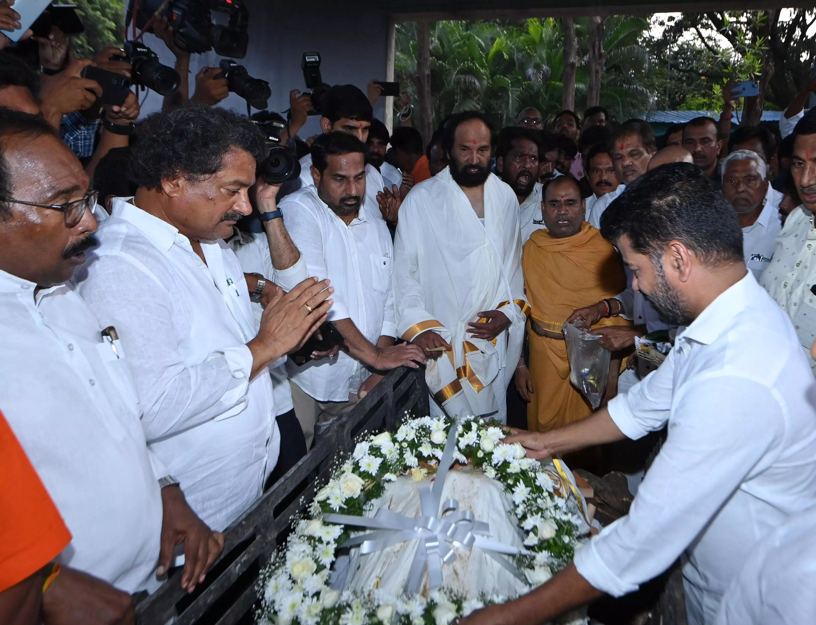 Minister Uttam’s Father Passes Away, CM Revanth Reddy Pays Condolence