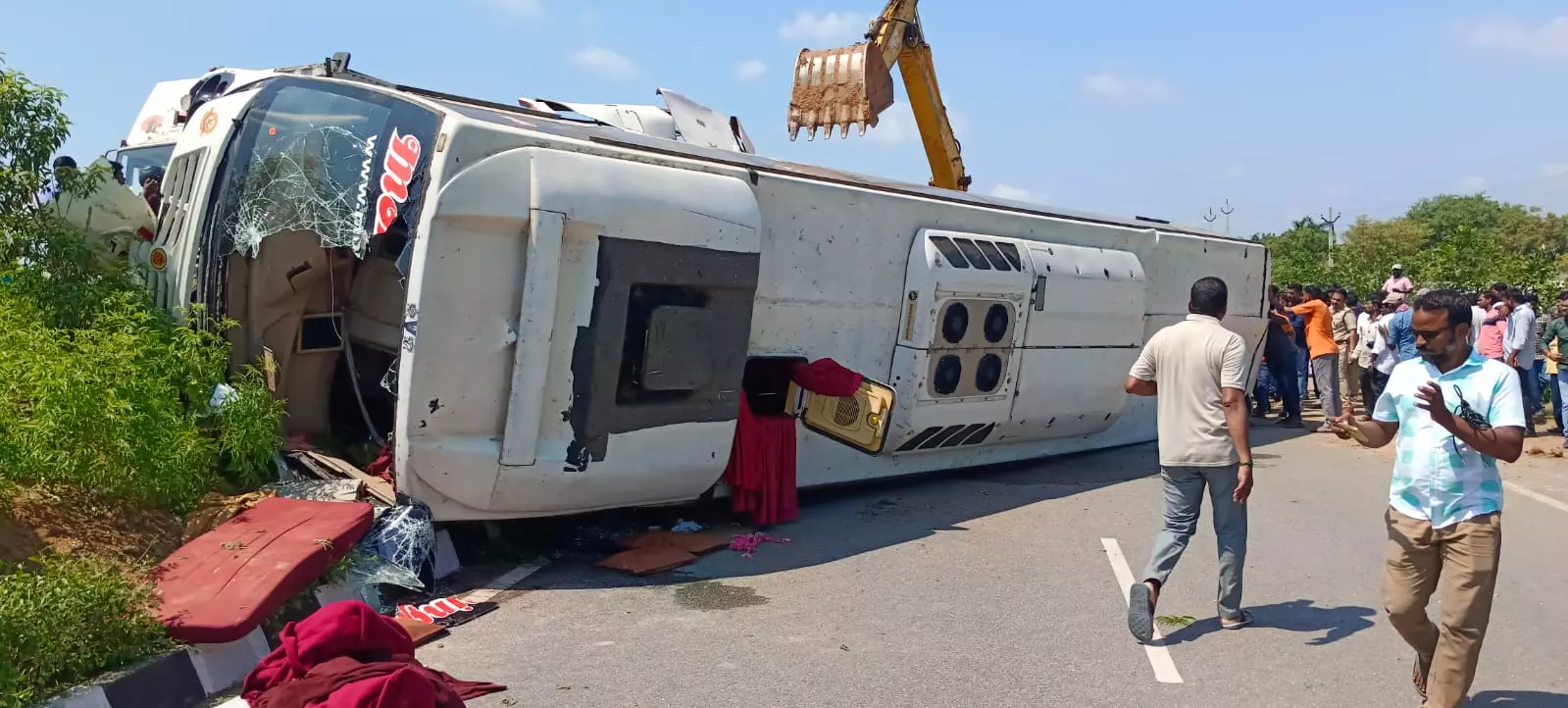 Private bus overturns in Jangoan, 25 passengers injured