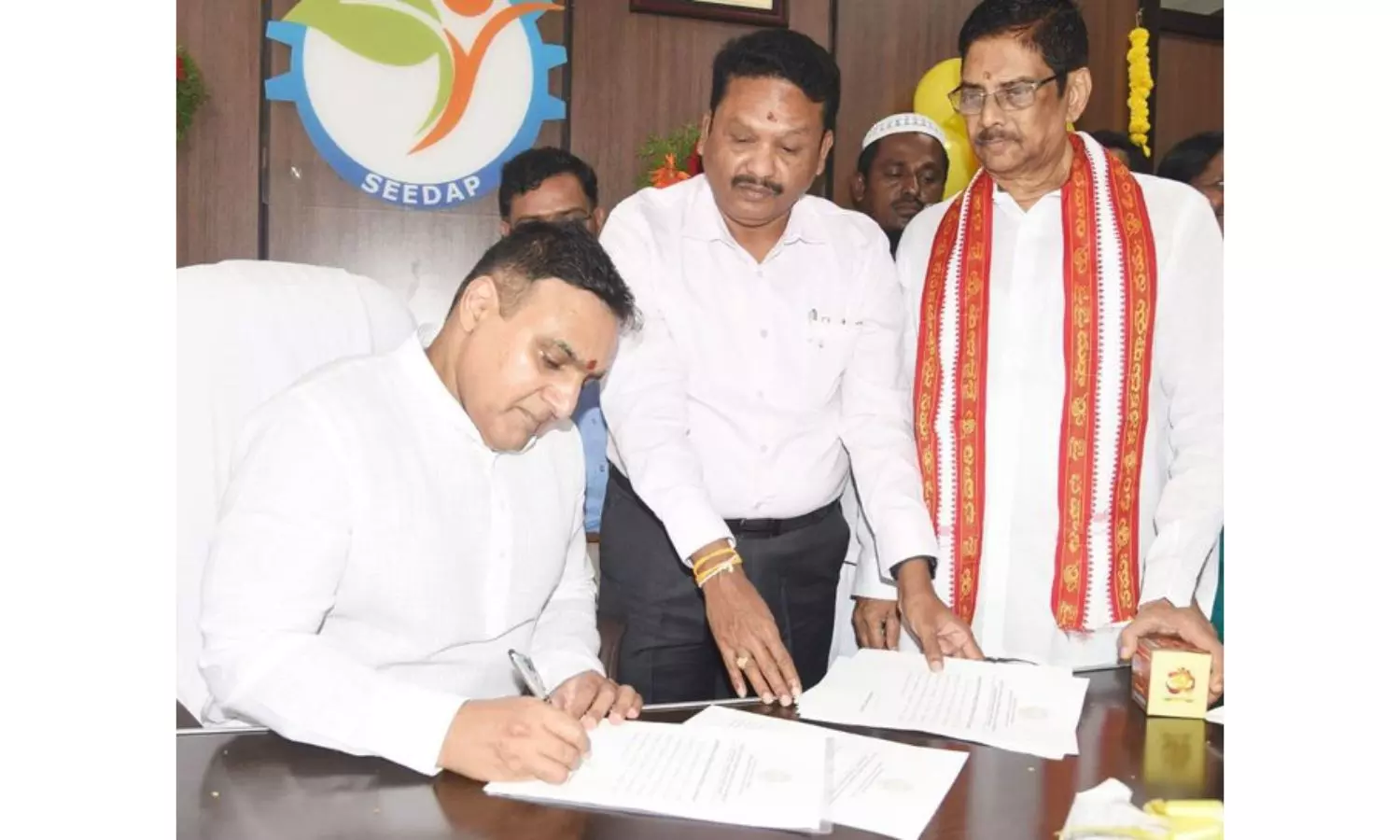 Deepak Reddy takes charge as SEEDAP chairman