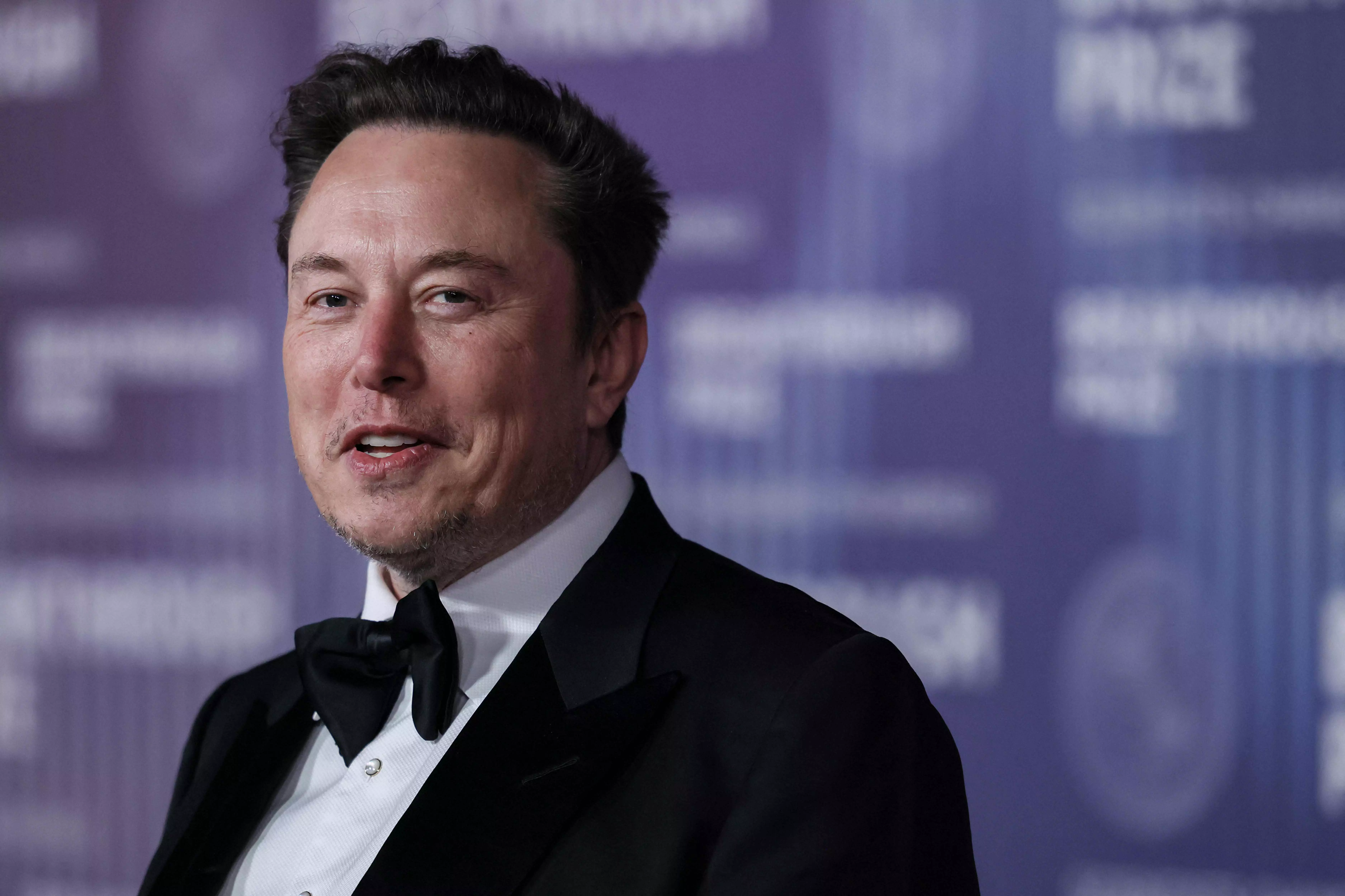 Elon Musk Gets Bold Font Removed from Xs Main Timeline