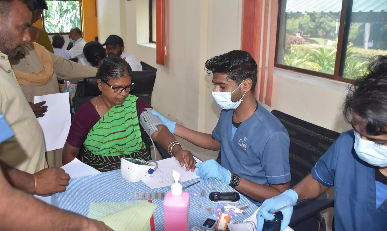 Nehru Zoo Organises Health Camp for Staff and Competitions for Students