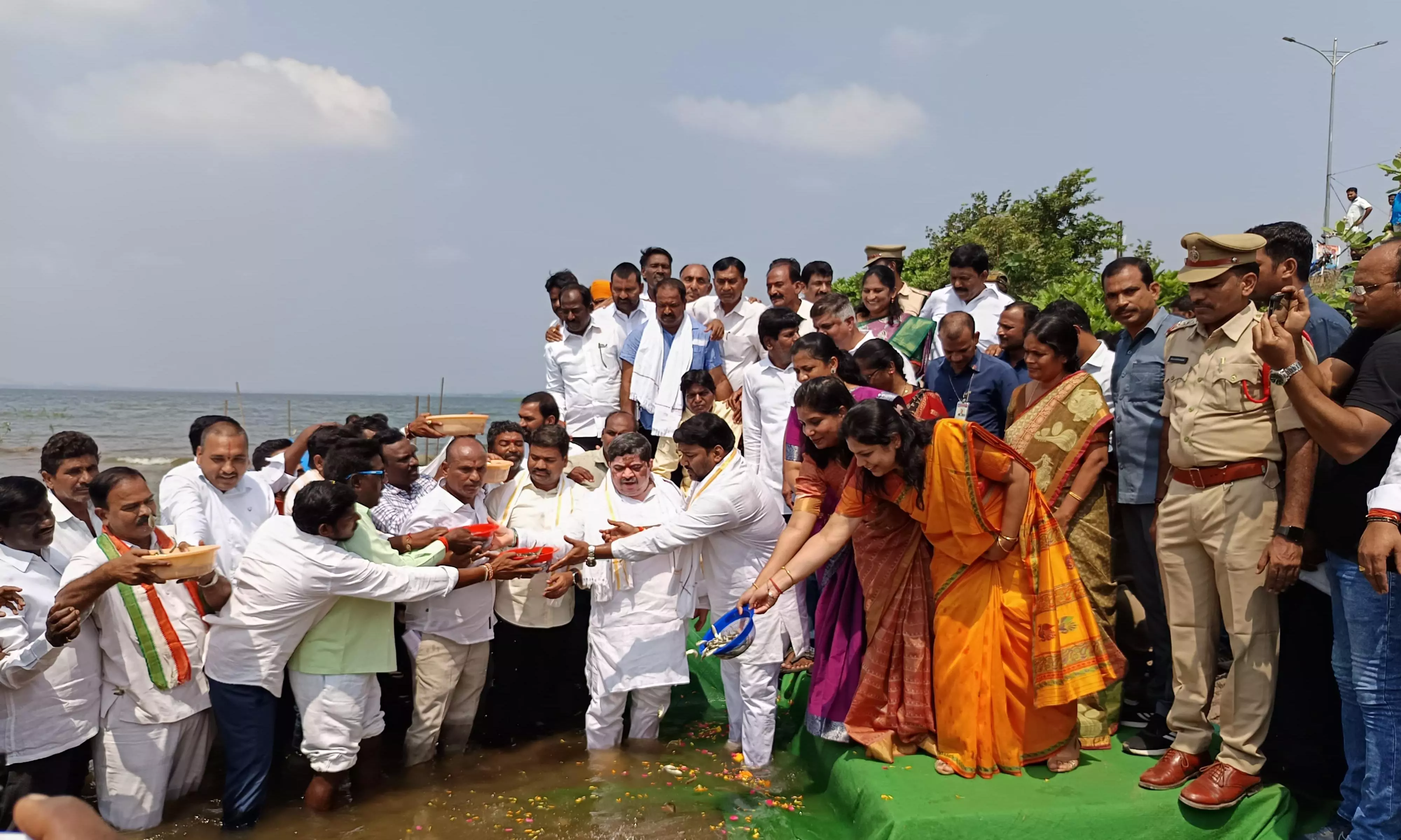 Fish seeds distributed on grand scale in Telangana