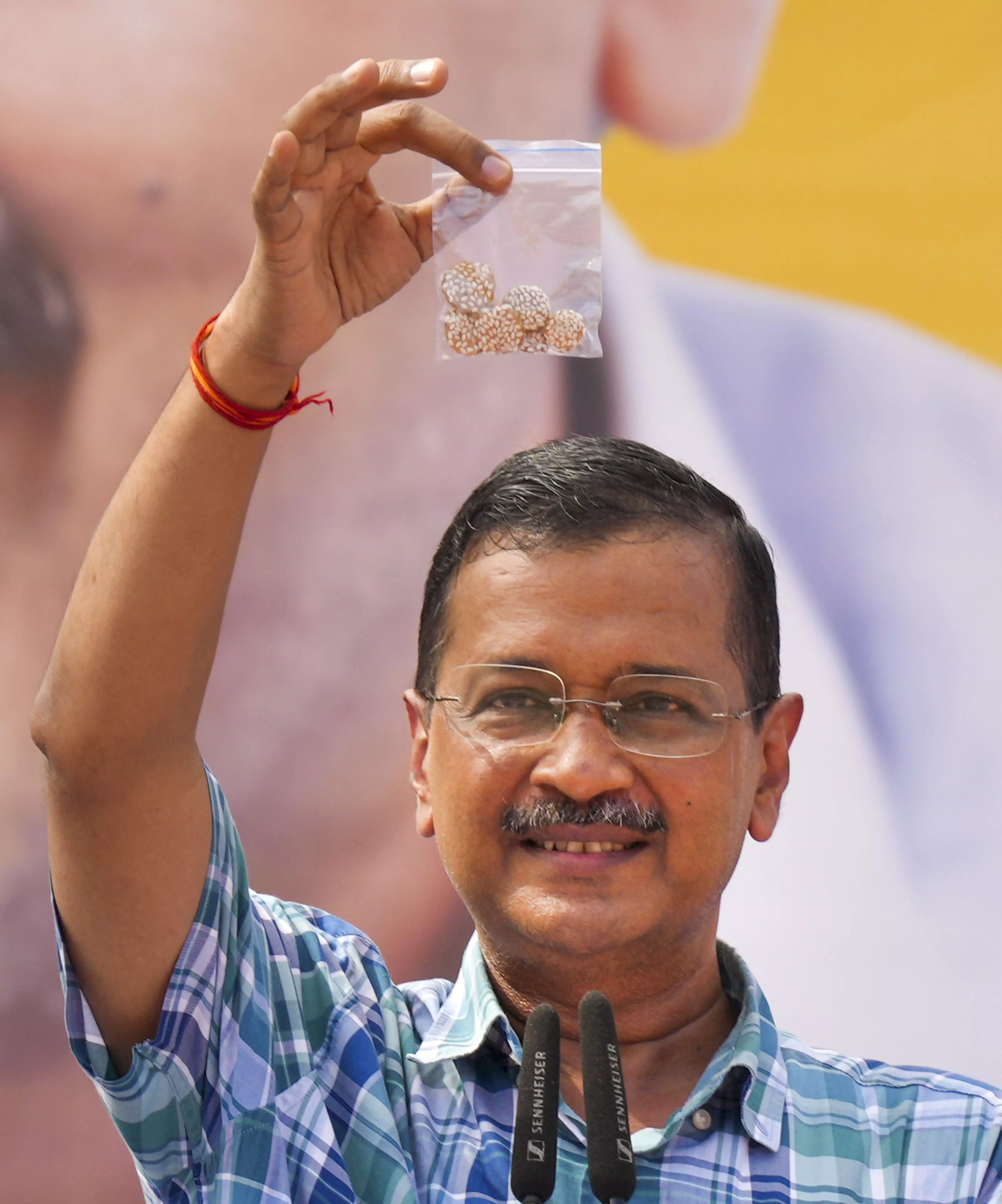 Kejriwal Challenges Modi to Offer Free Power in BJP States Before Delhi Polls