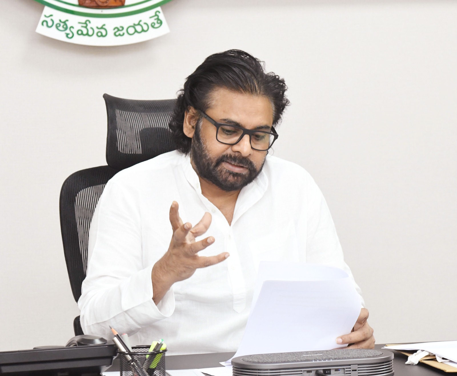 Serve people better, Pawan tells JS leaders