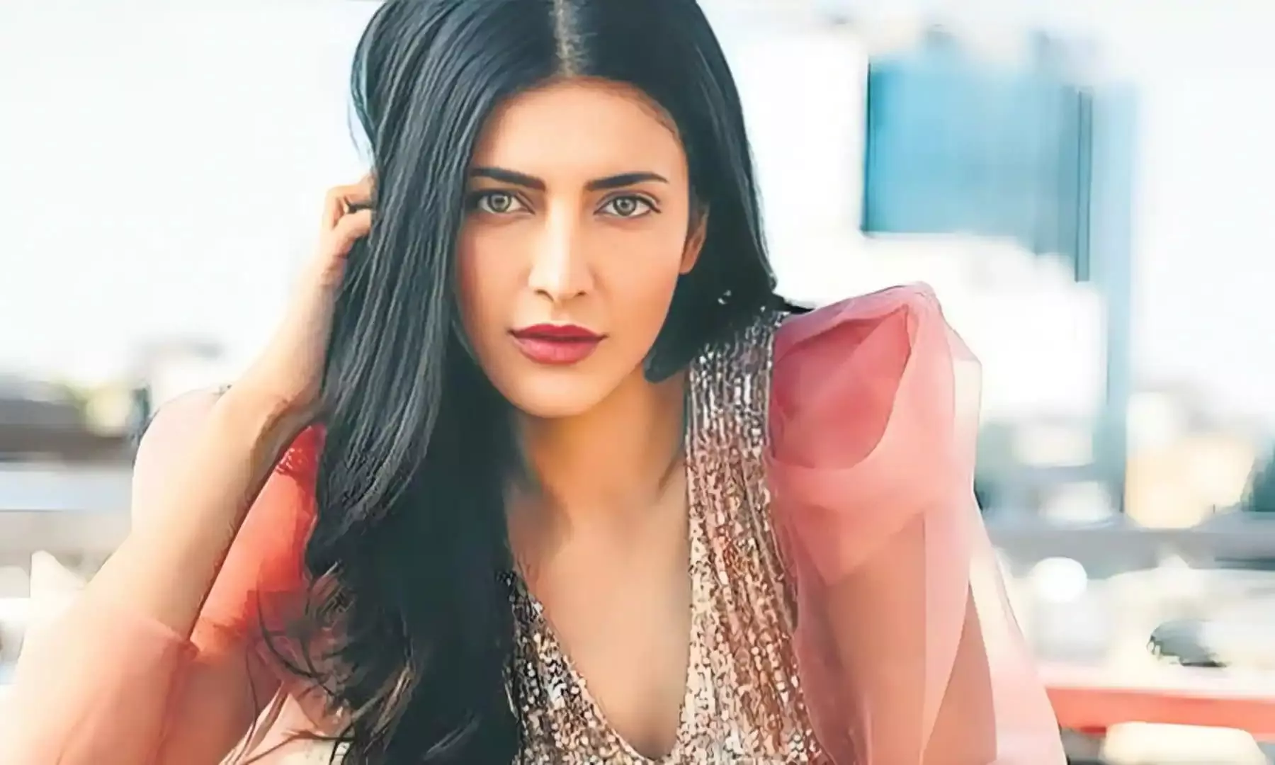 Shruti Haasan Creates the EMO Song, Shares it with Her Fans through Instagram