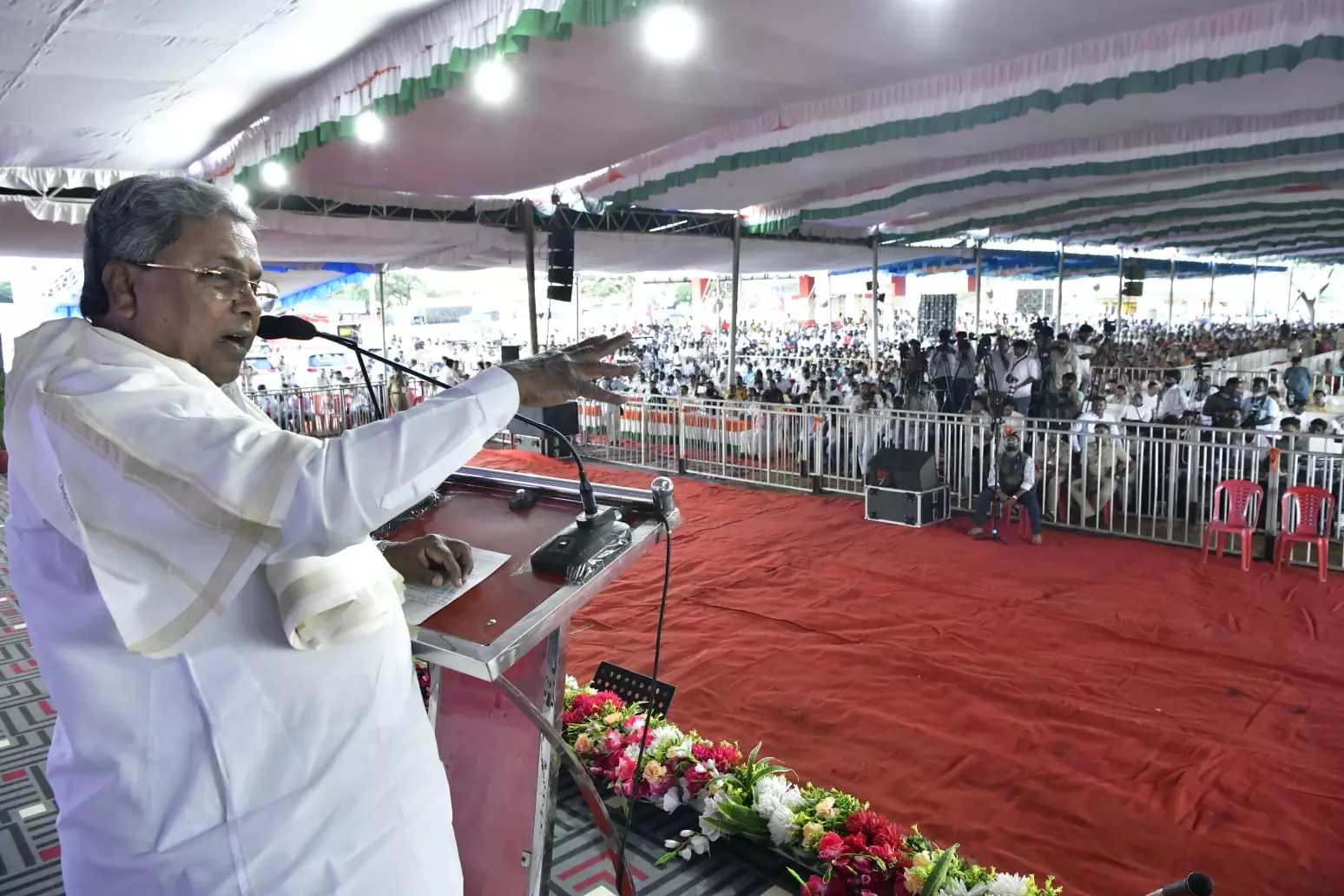 Siddaramaiah Urges Karnataka to Reject BJPs Divisive Politics at Savadatti Event