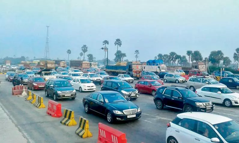 Shinde Announces Toll Exemption for Mumbai Entry, Exit