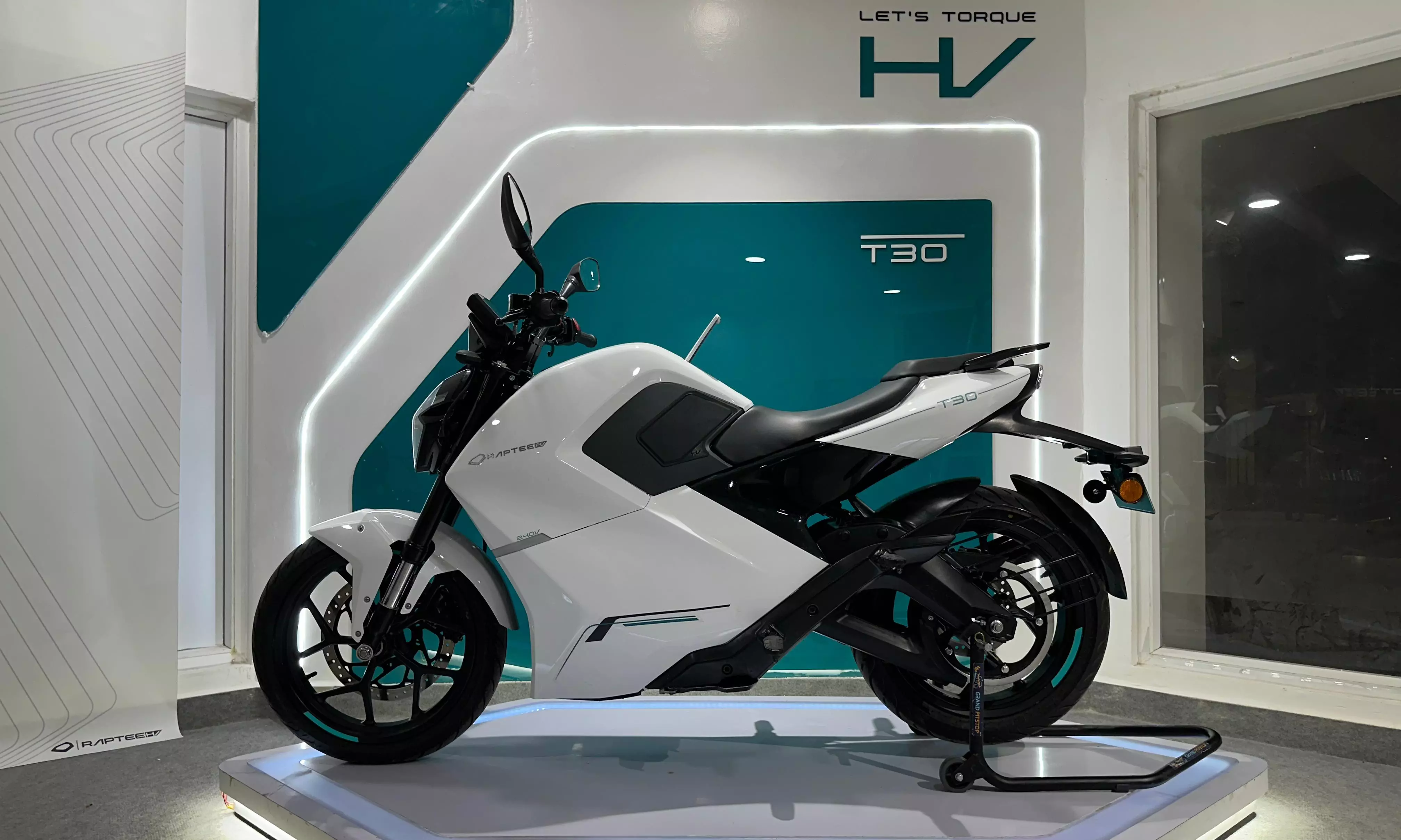 Raptee.HV Launches India’s First Electric Motorcycle compatible with Car charging stations