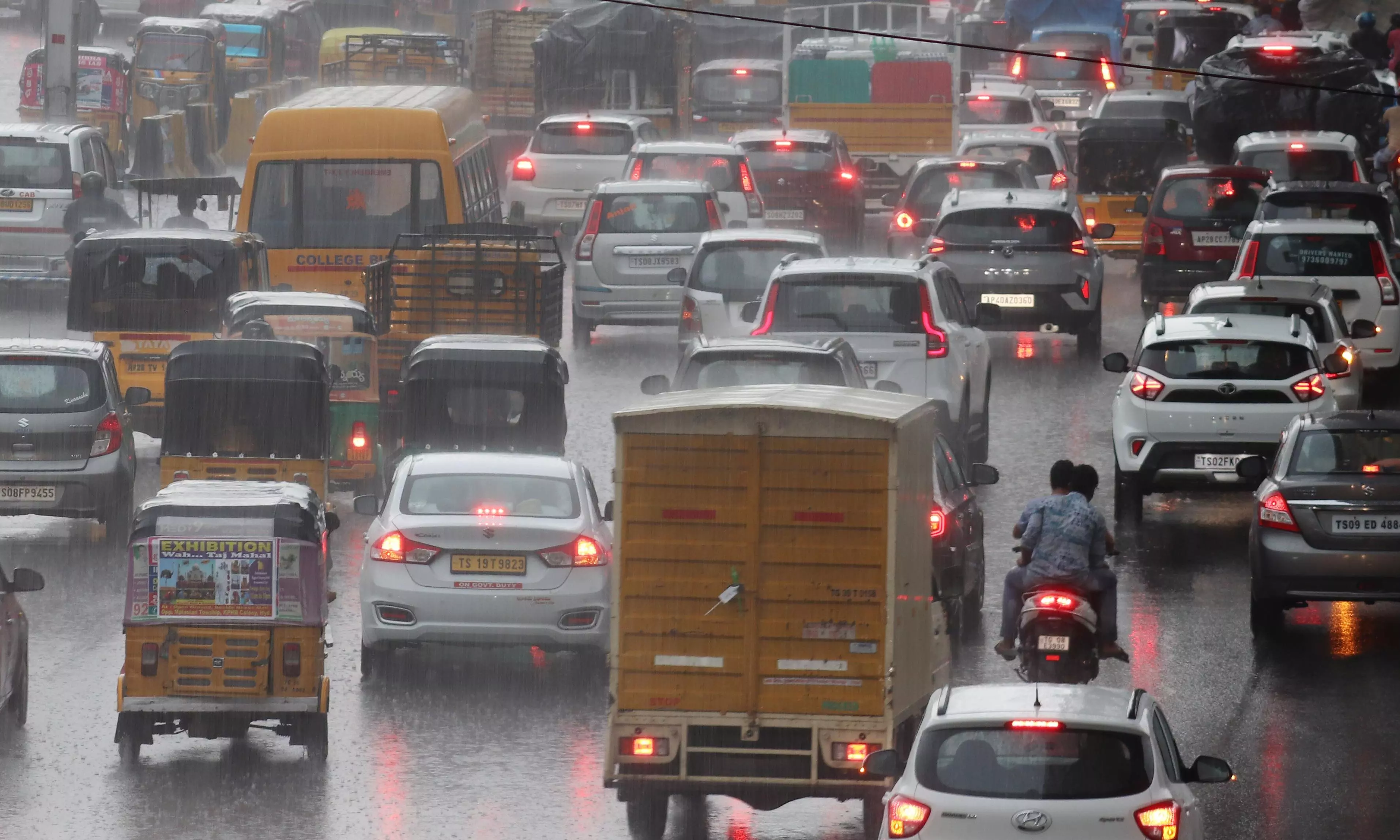 Sudden Downpour Leaves Roads Jammed in Hyderabad