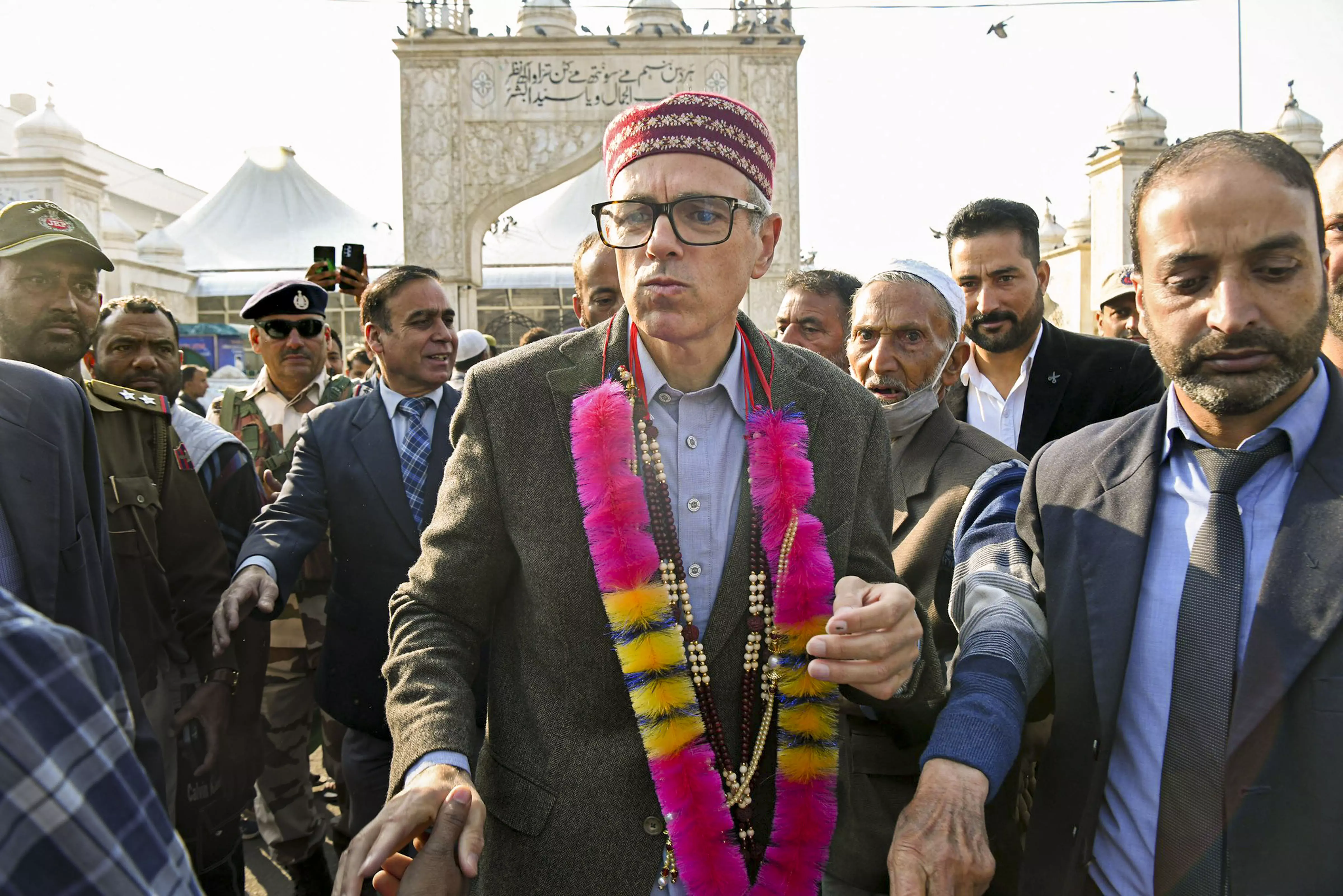 Omar visits Hazratbal shrine ahead of his swearing in