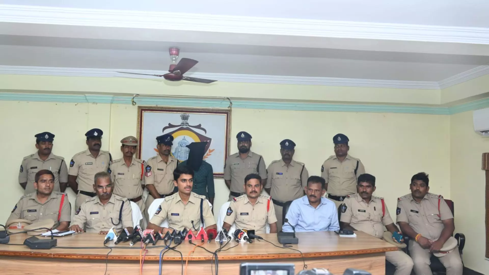 Interstate chain snatching gang busted in Srikakulam