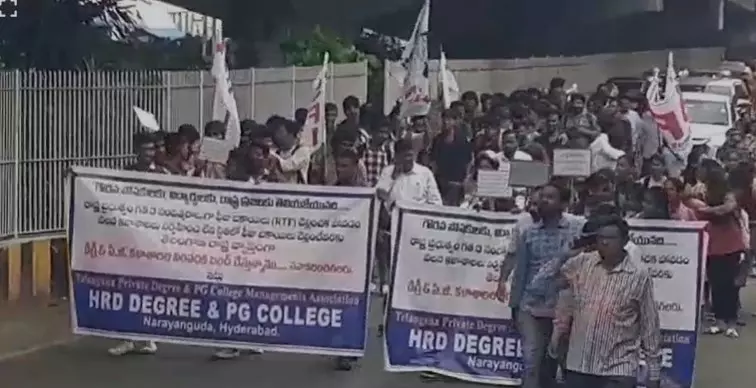 Hyderabad: Students protest demanding release of fee reimbursement dues