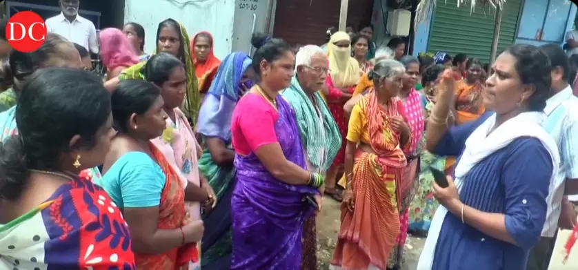 Women stage protest against liquor shops in Tirupati