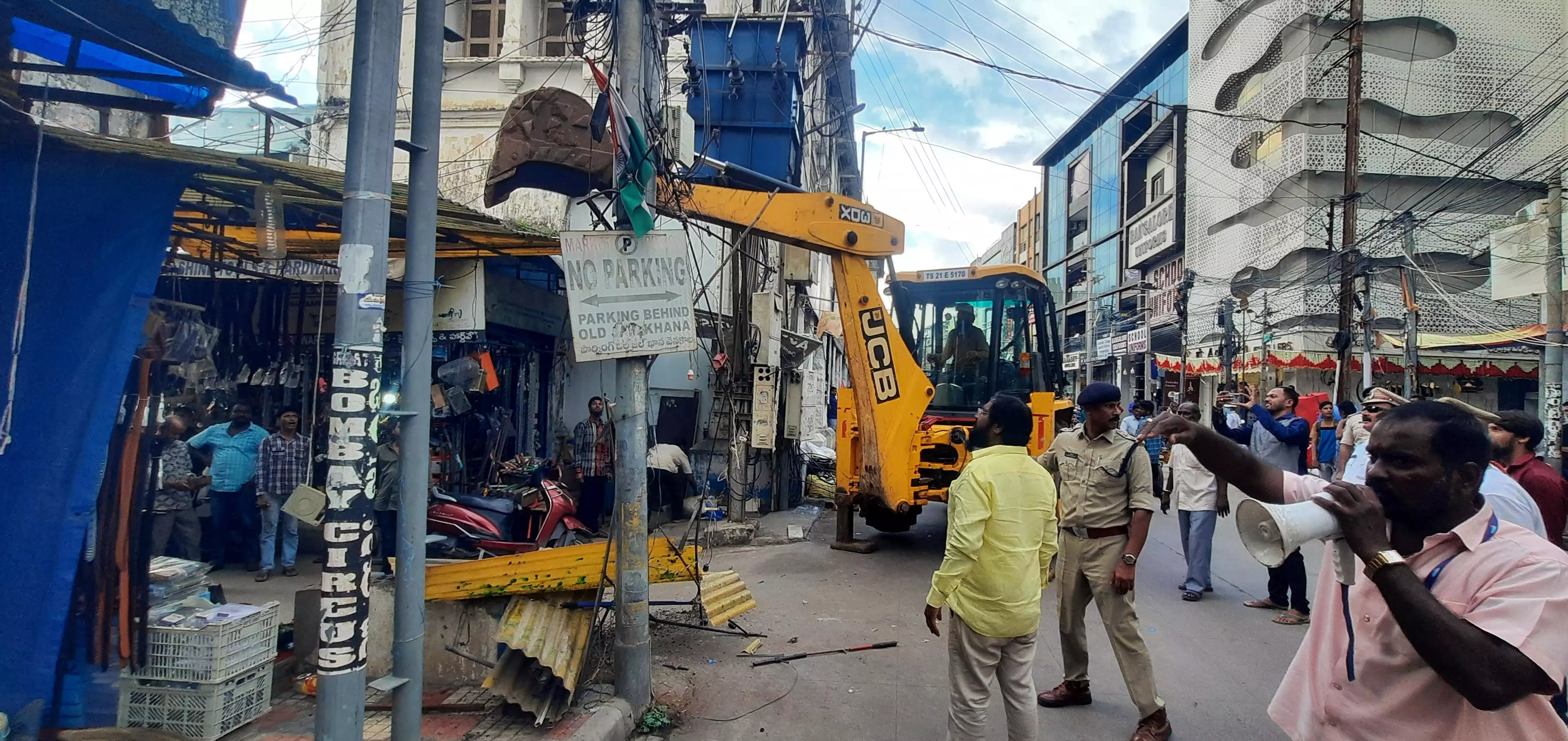 Encroachments in Monda Market razed after public outcry