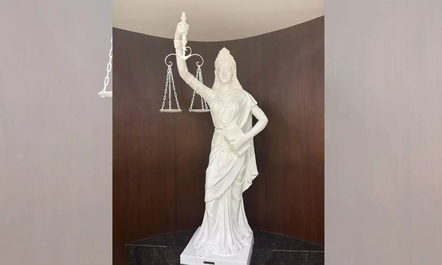 Who is Lady justice, does she wear a blindfold as shown in statues at many courts?