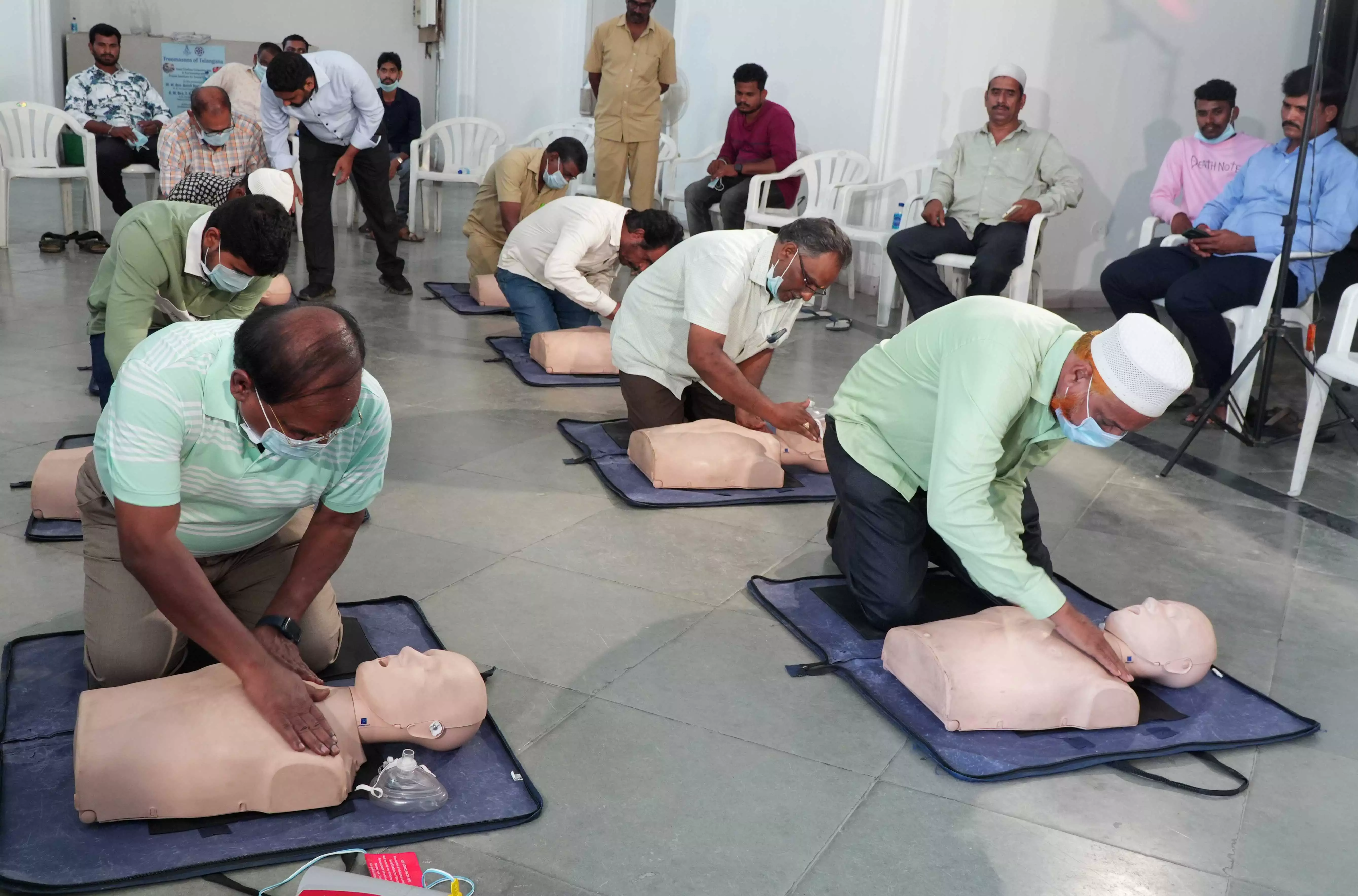 Hyderabad: CPR training for auto drivers, watchmen