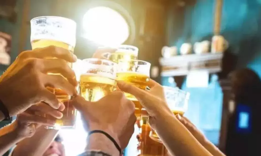 Four Pubs in Hyderabad Shut for Preying on Drunk Customers