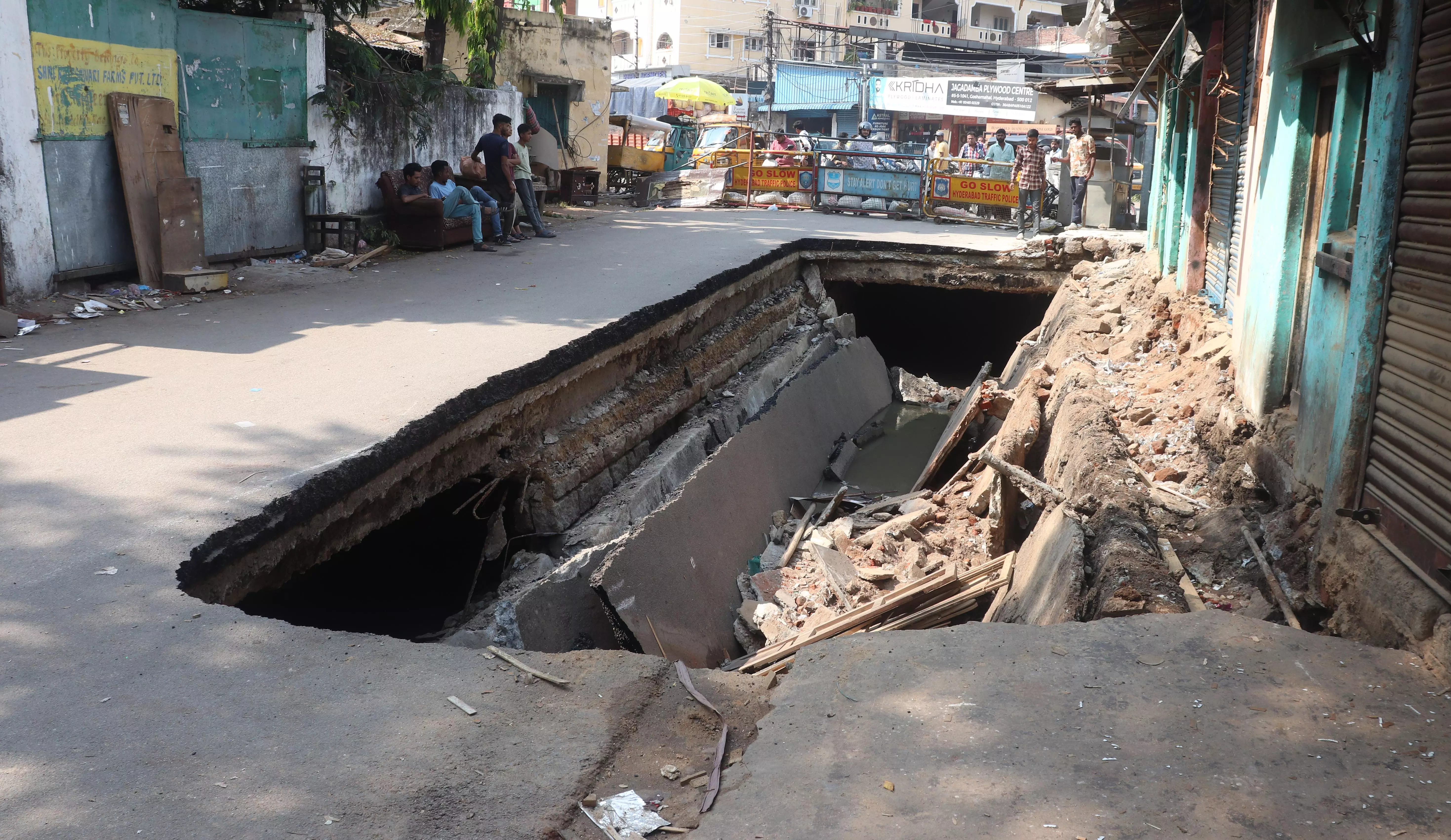 Road caves in after sewerage pipeline in Goshamahal collapses