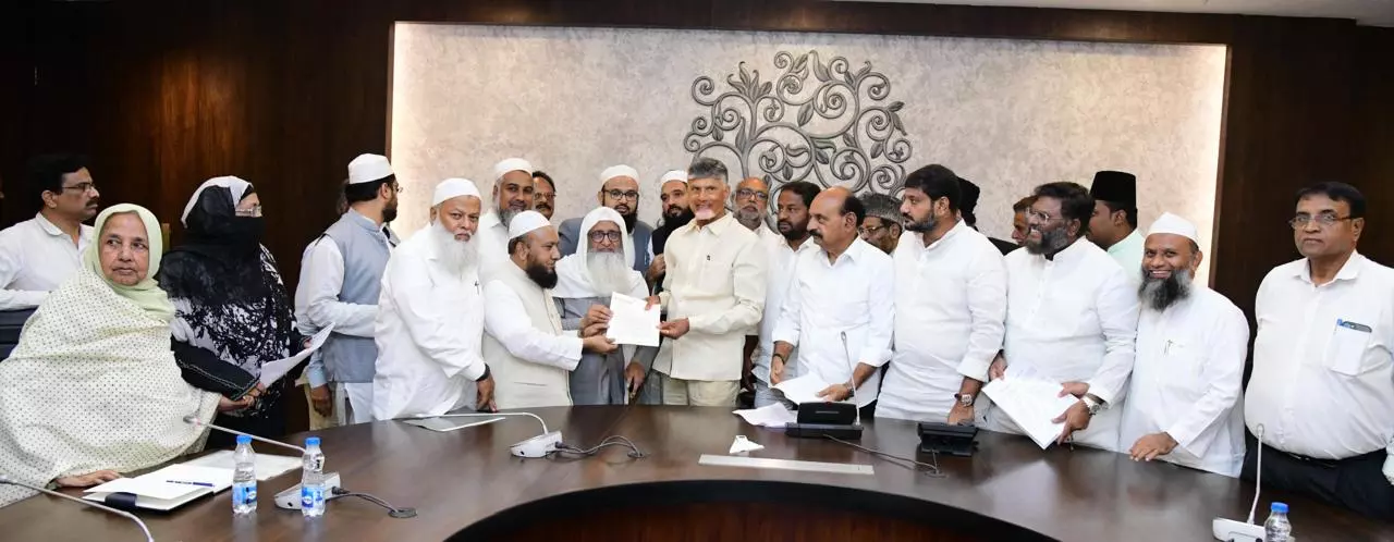 Muslim leaders meet Naidu over Waqf Act