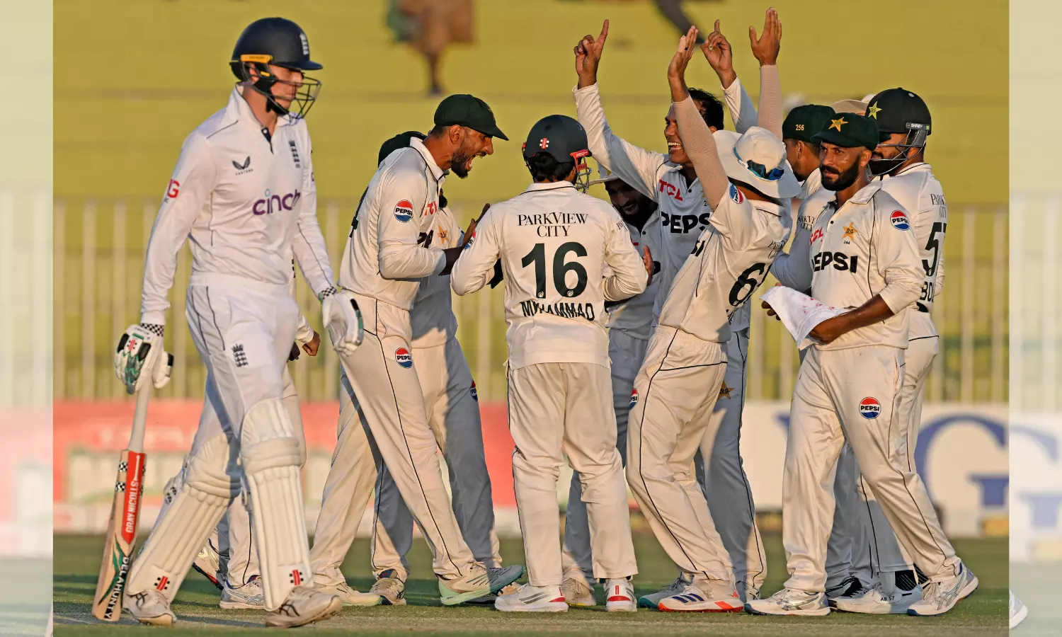 Eng vs Pak, 3rd test: England reeling at 24-3 after gritty Shakeel century