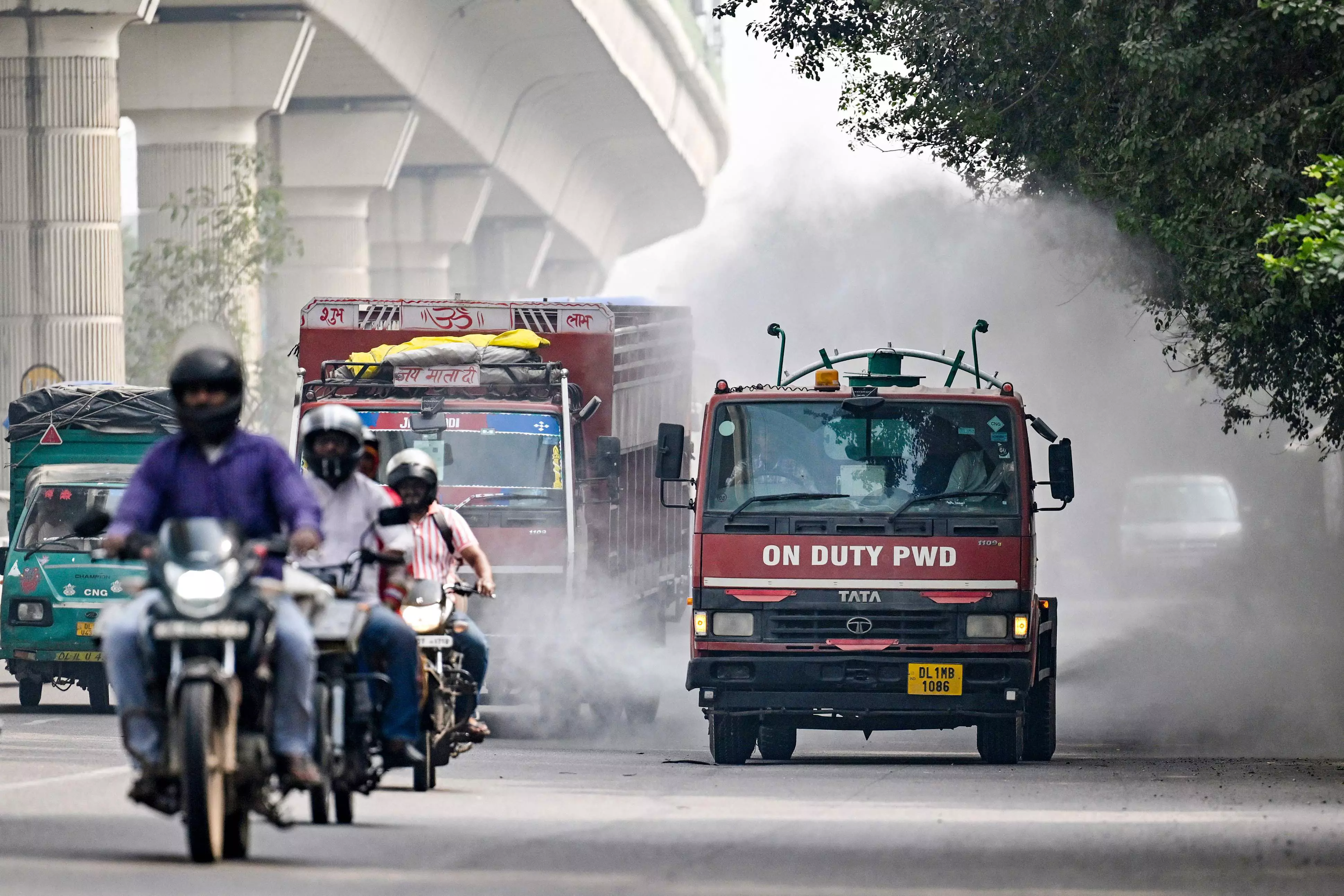 Delhis air pollution worsens, people say feels suffocating