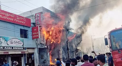 Jangaon: Major fire in 2 shopping malls