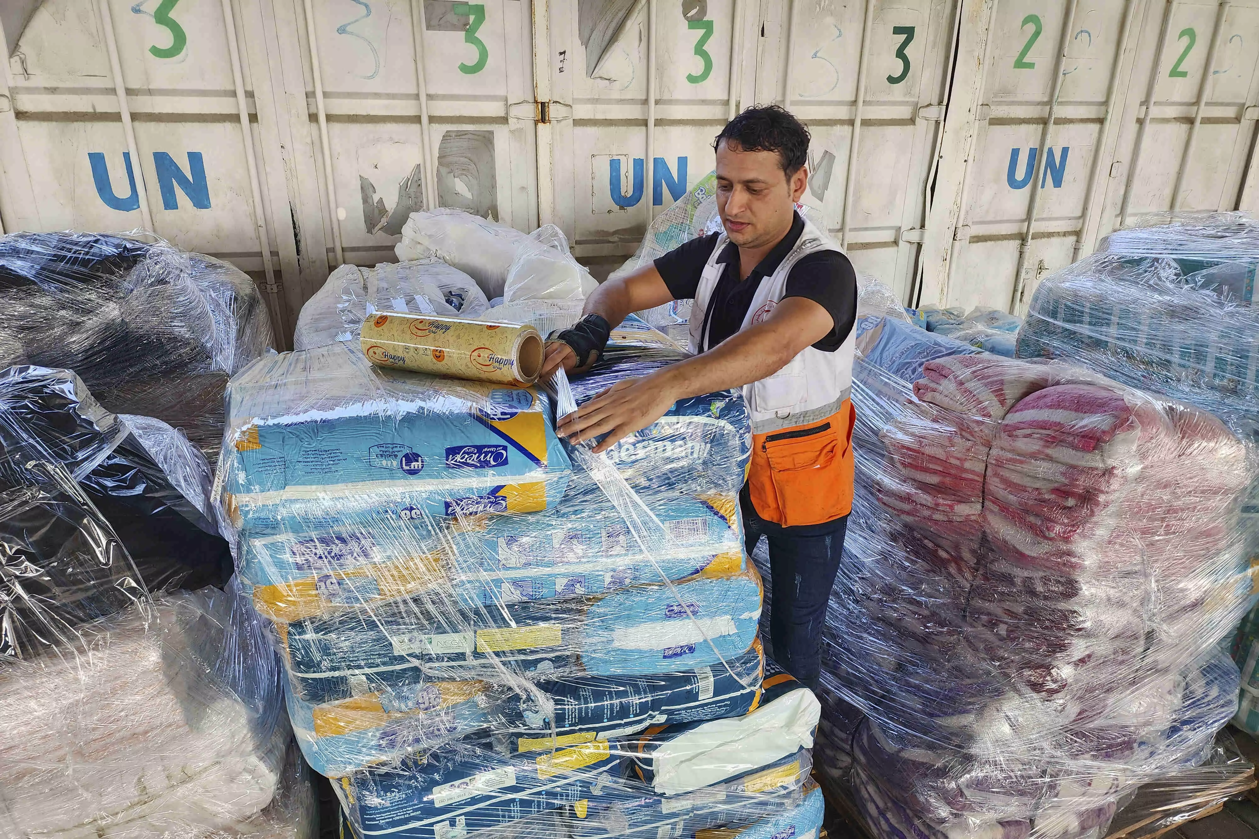 Israel bans main UN Gaza aid agency