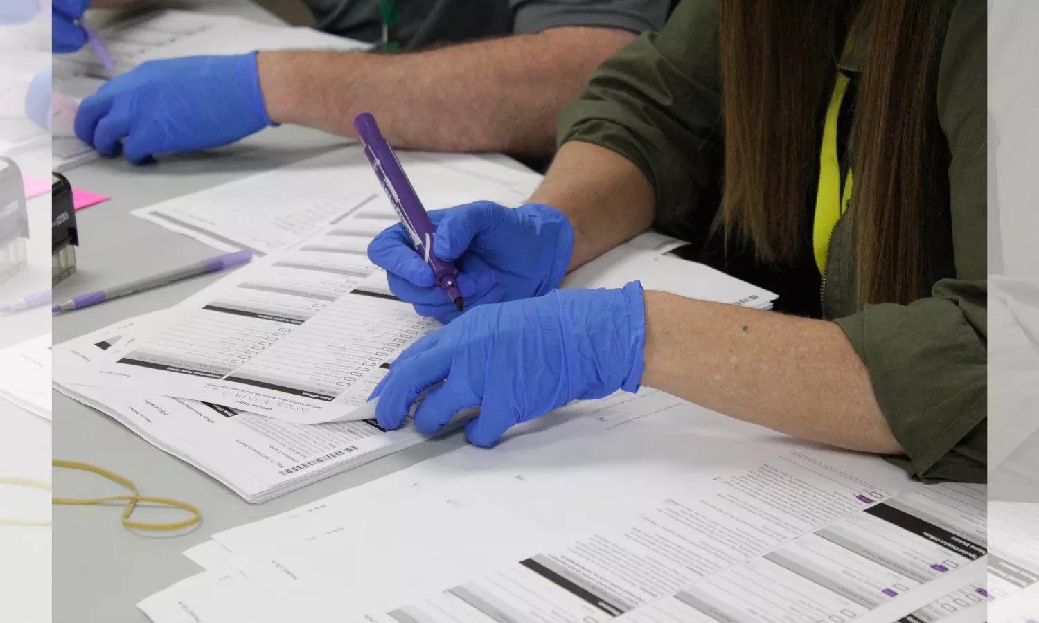 US Elections: Ballot-sorting machine woes slow count in Oregon county