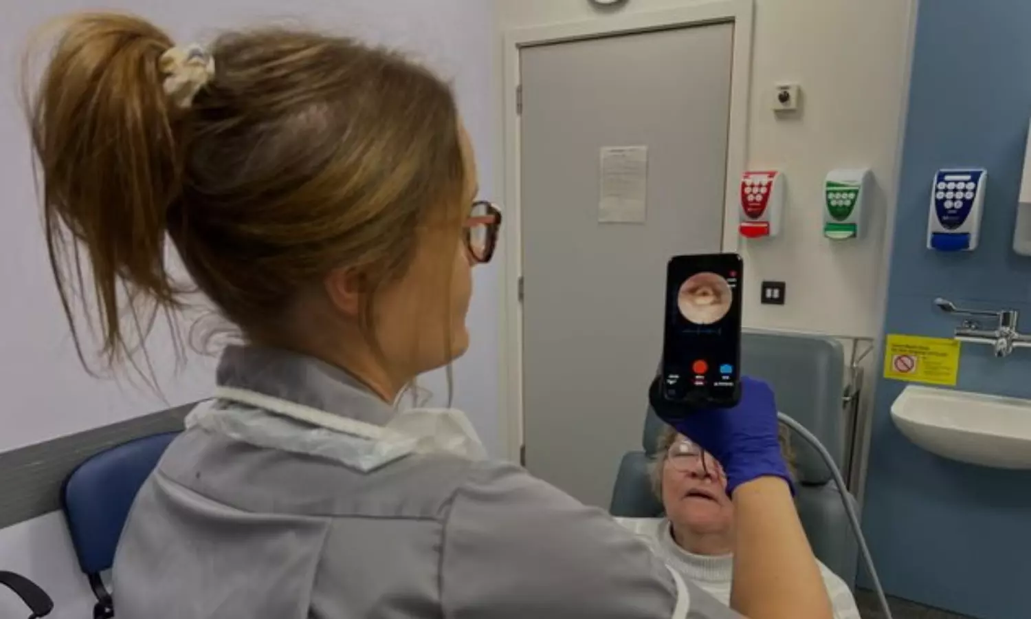 UKs health service pilots iPhone device to detect throat cancer