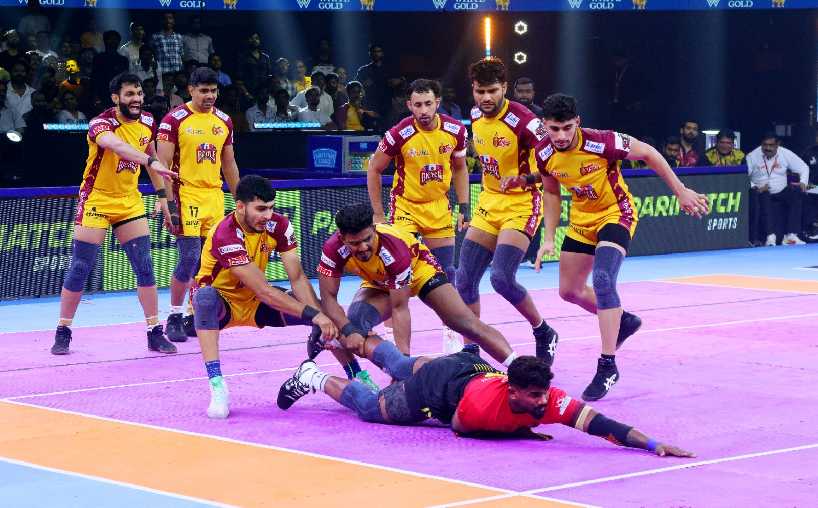 Super 10 Leads Telugu Titans to Victory Despite Bengaluru Bulls' Comeback