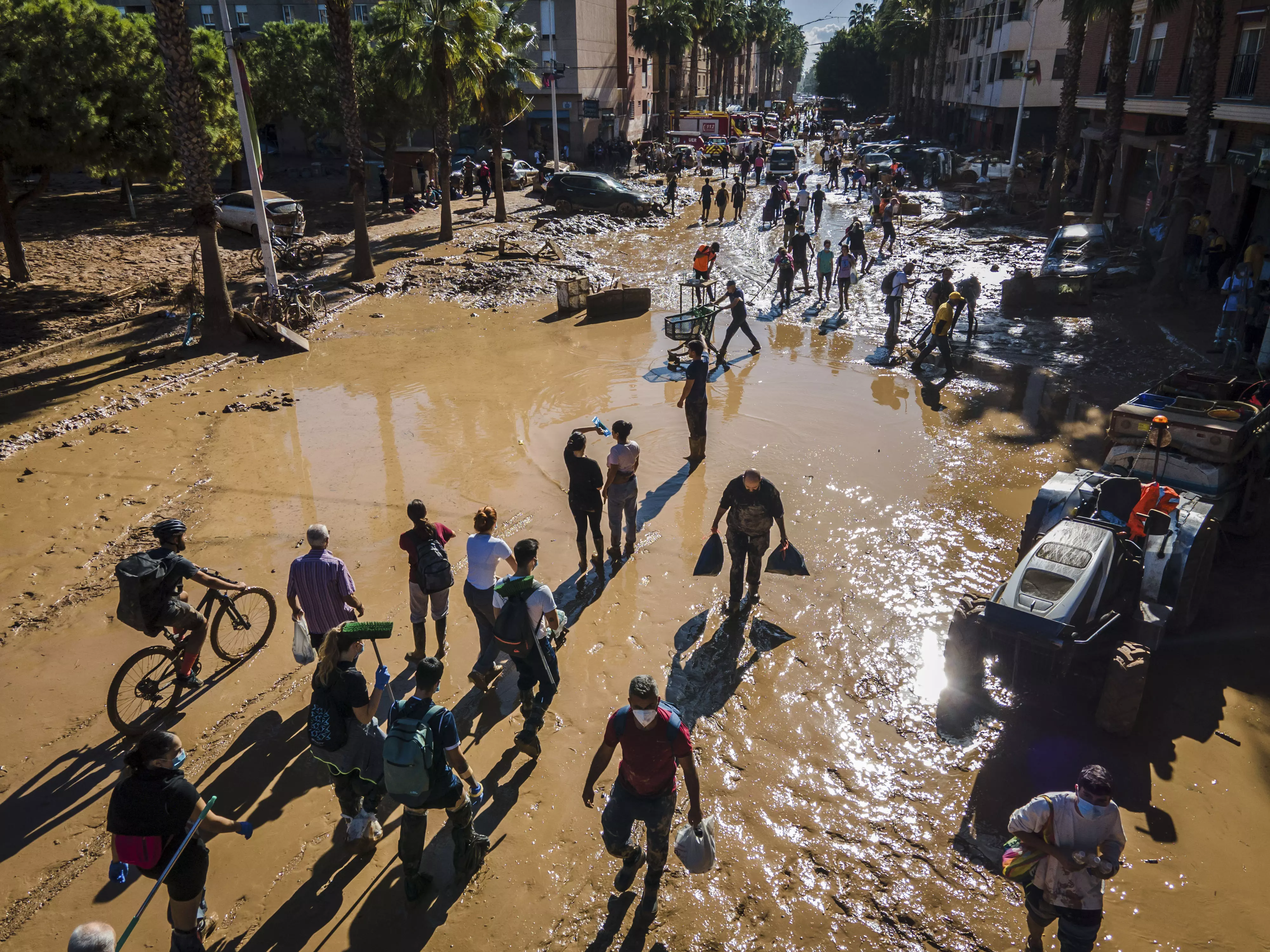 Spain sends thousands more troops to flood zone