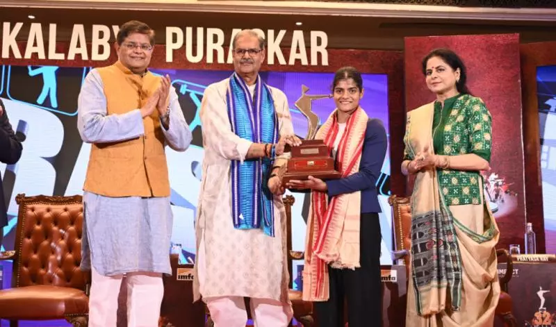 Odisha swimming star Pratyasa Ray honoured with 32nd Ekalabya Puraskar