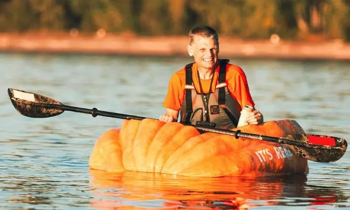 US Man grows 555 kg pumpkin, sets new record by sailing 73.5 km on it