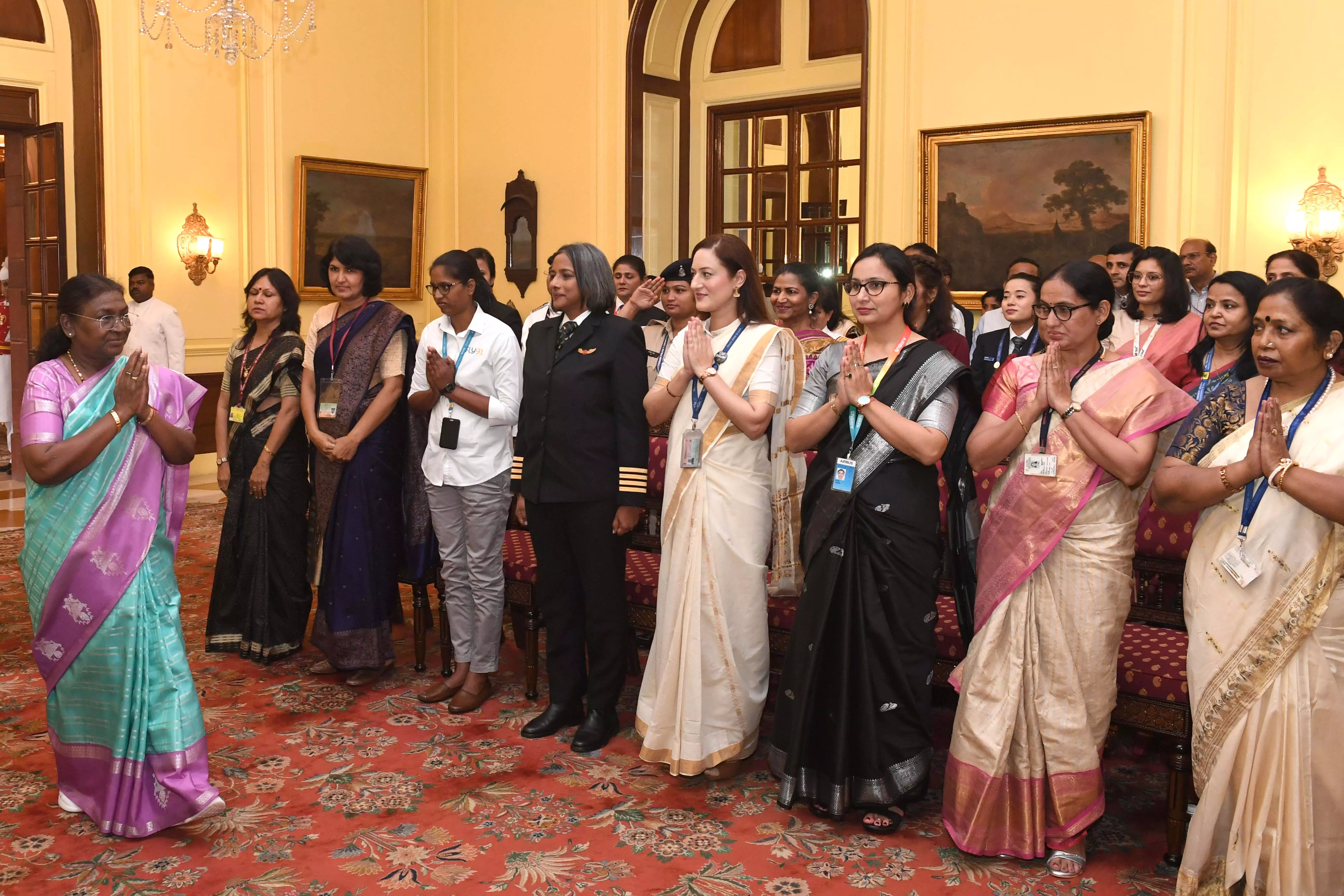 Murmu Interacts With Women Achievers in Indian Aviation Sector