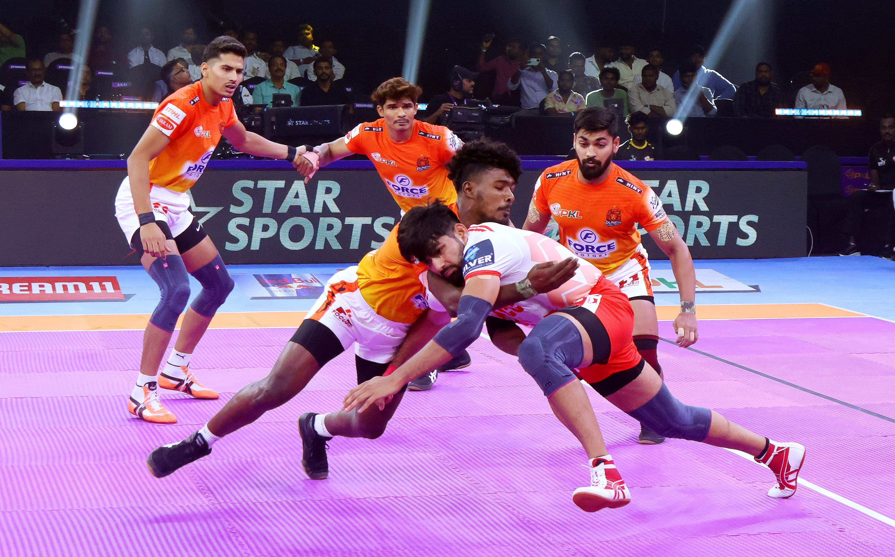 Puneri Paltan Dominates Gujarat Giants in Thrilling Encounter