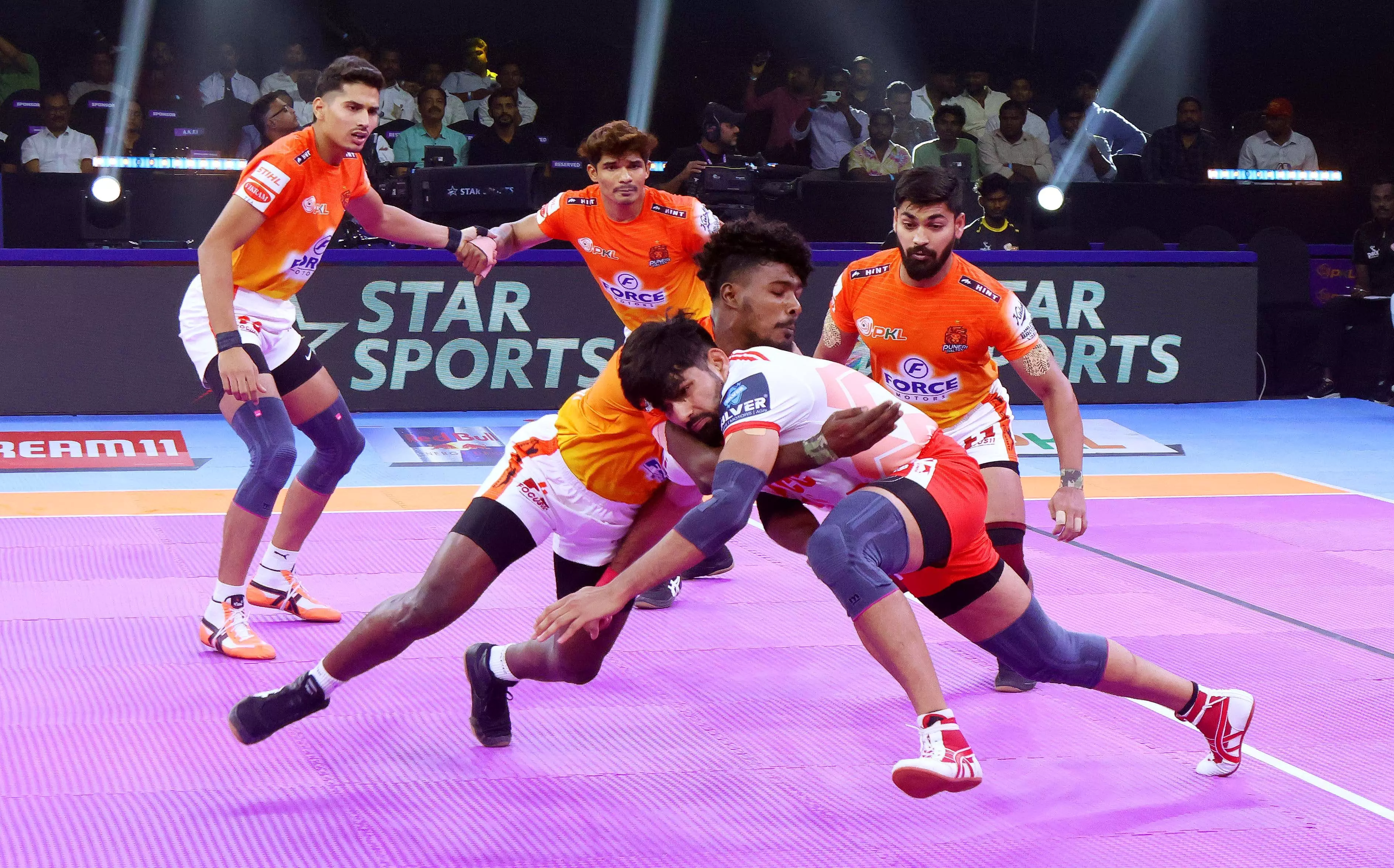 Pro Kabaddi League | Puneri Paltan Claims Victory Over Gujarat Giants