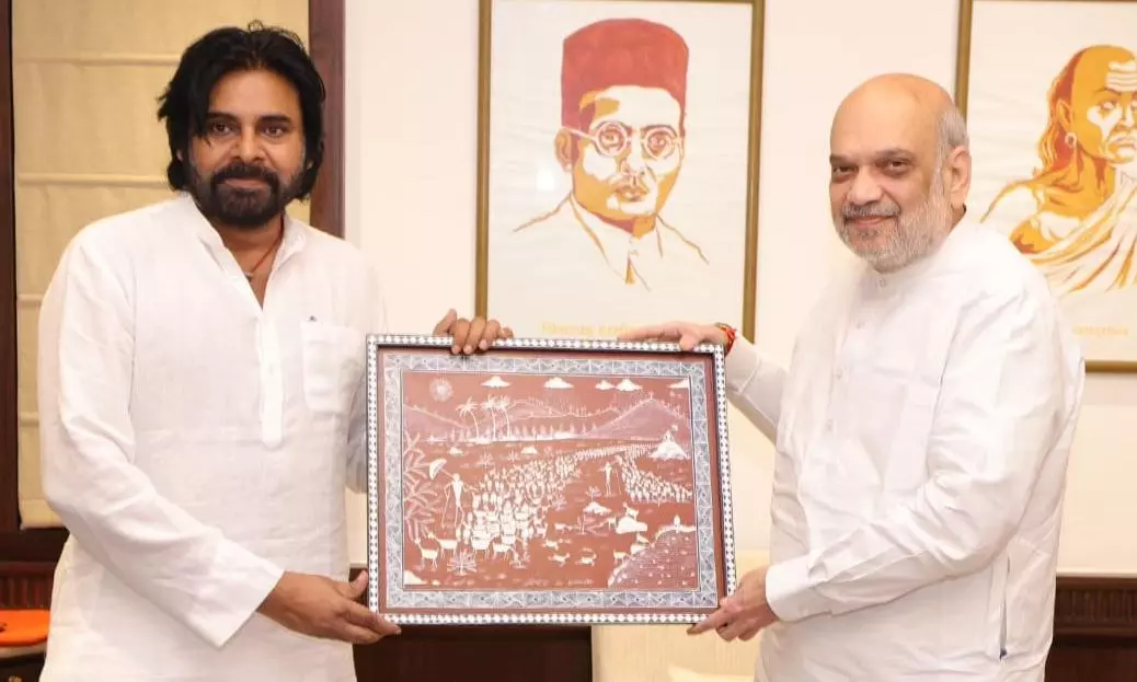 Pawan meets Shah, discusses political situation in AP