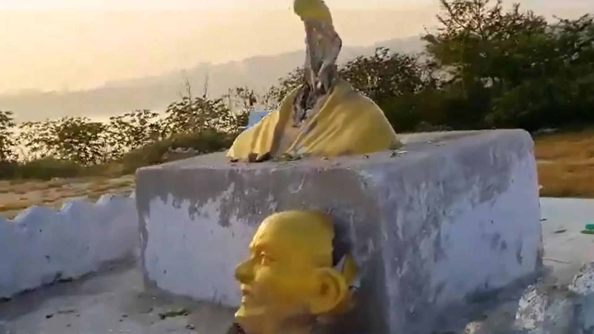 Four Held for Vandalising Gandhi Statue in Hyderabad