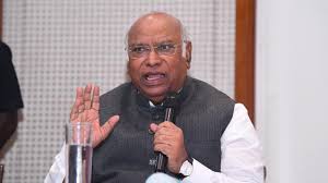 Kharge Slams Modi as "Bogus Man" and "Liar" Over Wayanad Aid